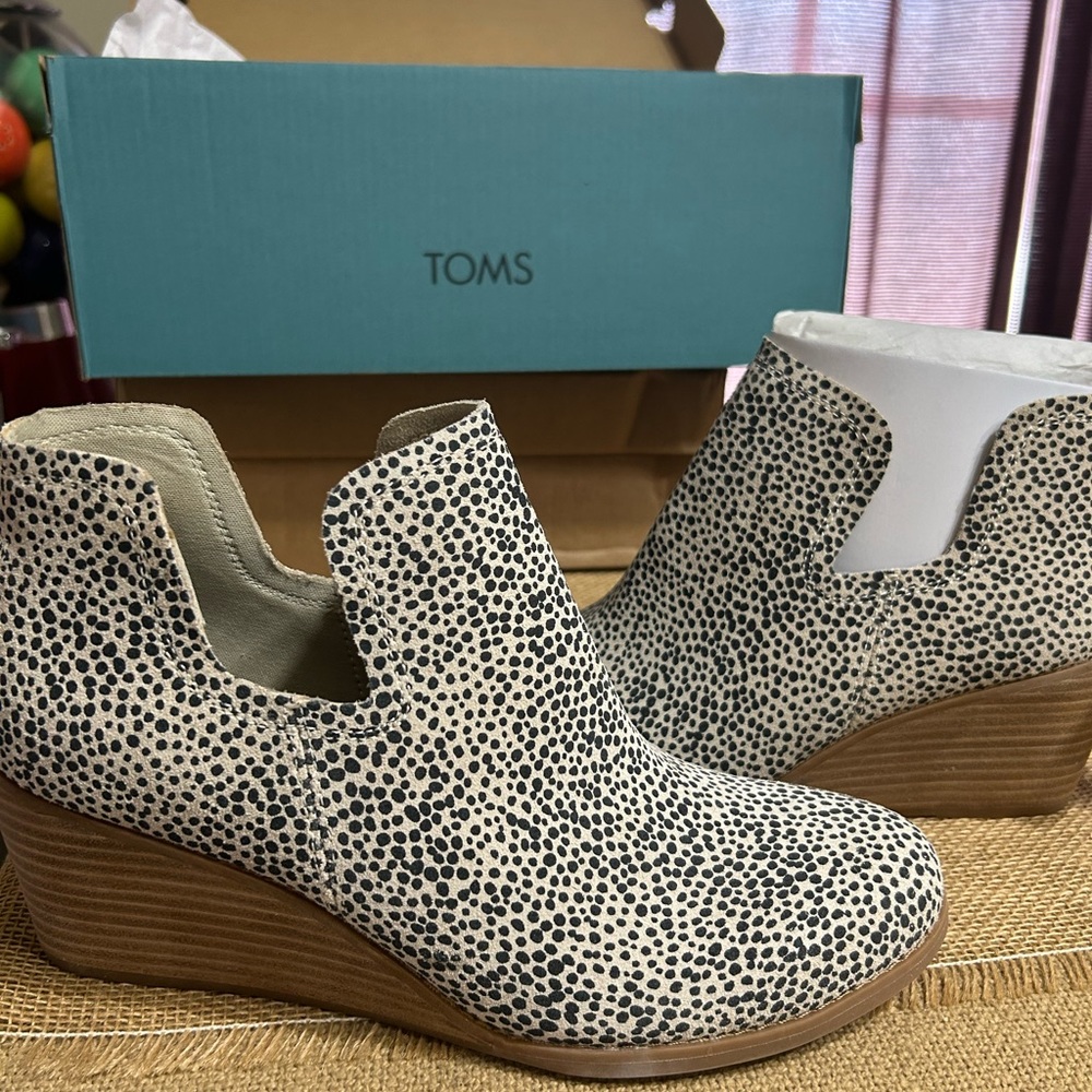 TomsWomen'sKallie Ankle Wedge Boots Size 8.5M Macadamia Mini Cheetah Suede